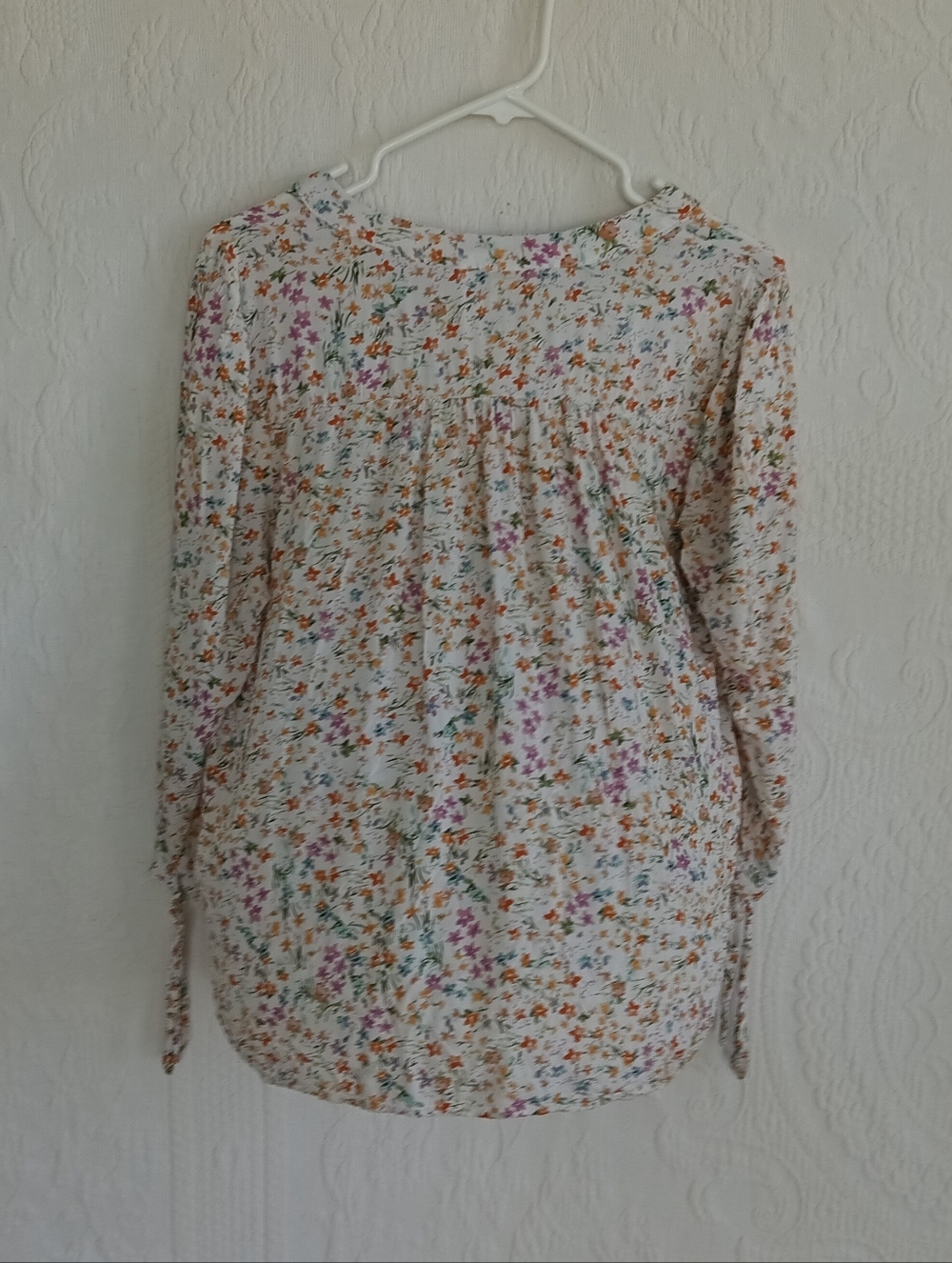 Cynthia Rowley White Ditsy Floral Blouse Pink Orange Vneck Tie Front Light - Picture 8 of 9